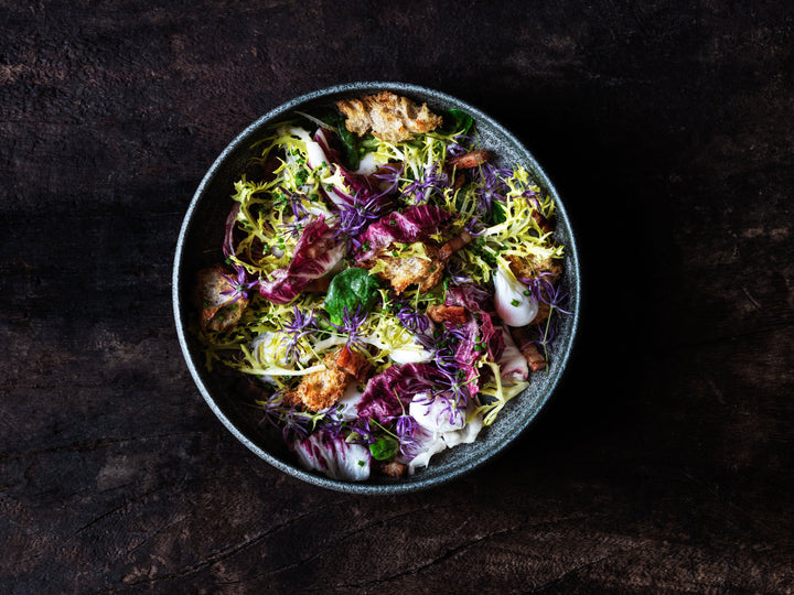 Salat Lyonnaise mit Wachteleiern